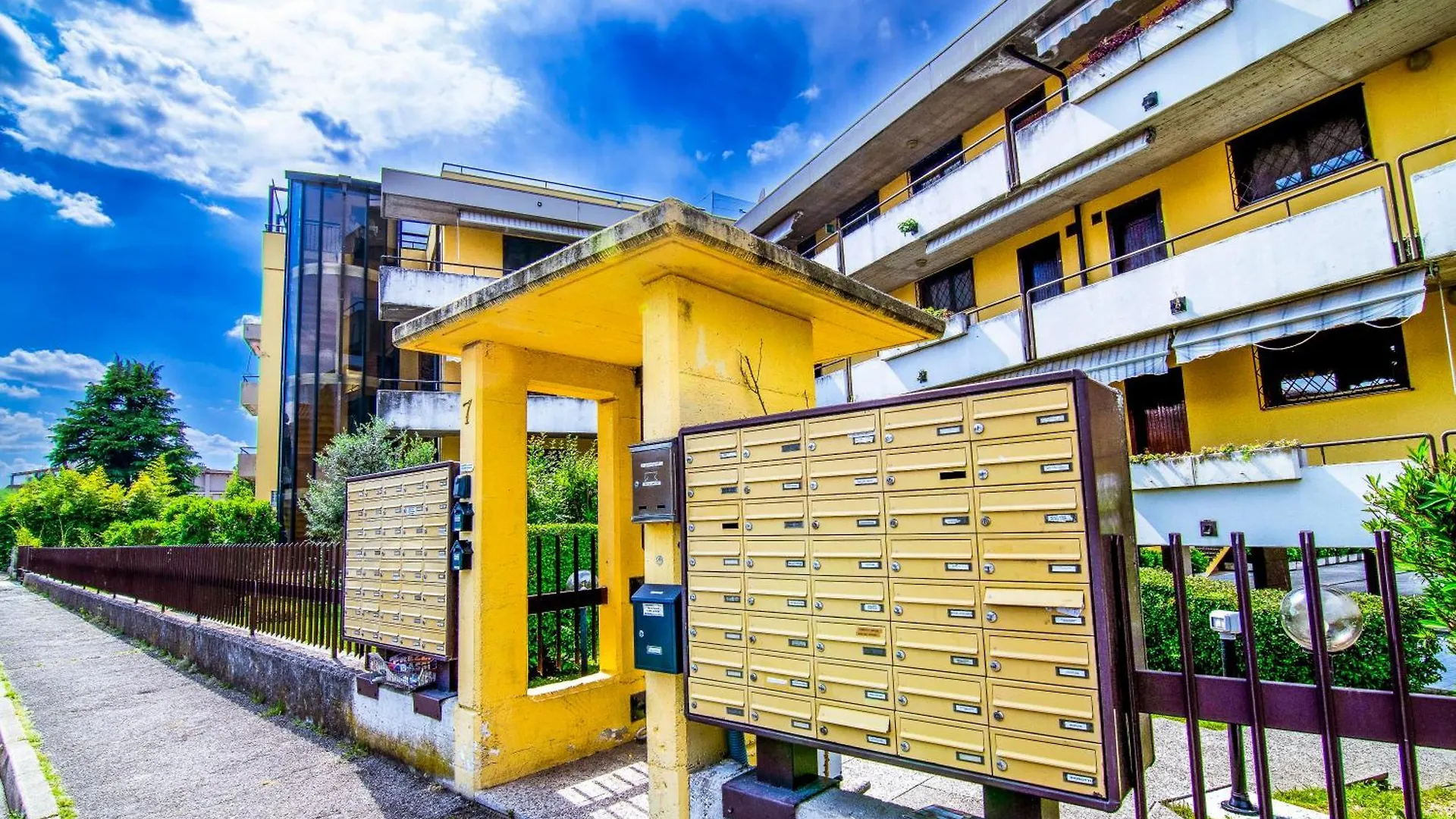 Appartement Balcone Vista Lago! Dimora Aurelia Con Piscina Desenzano del Garda Italie