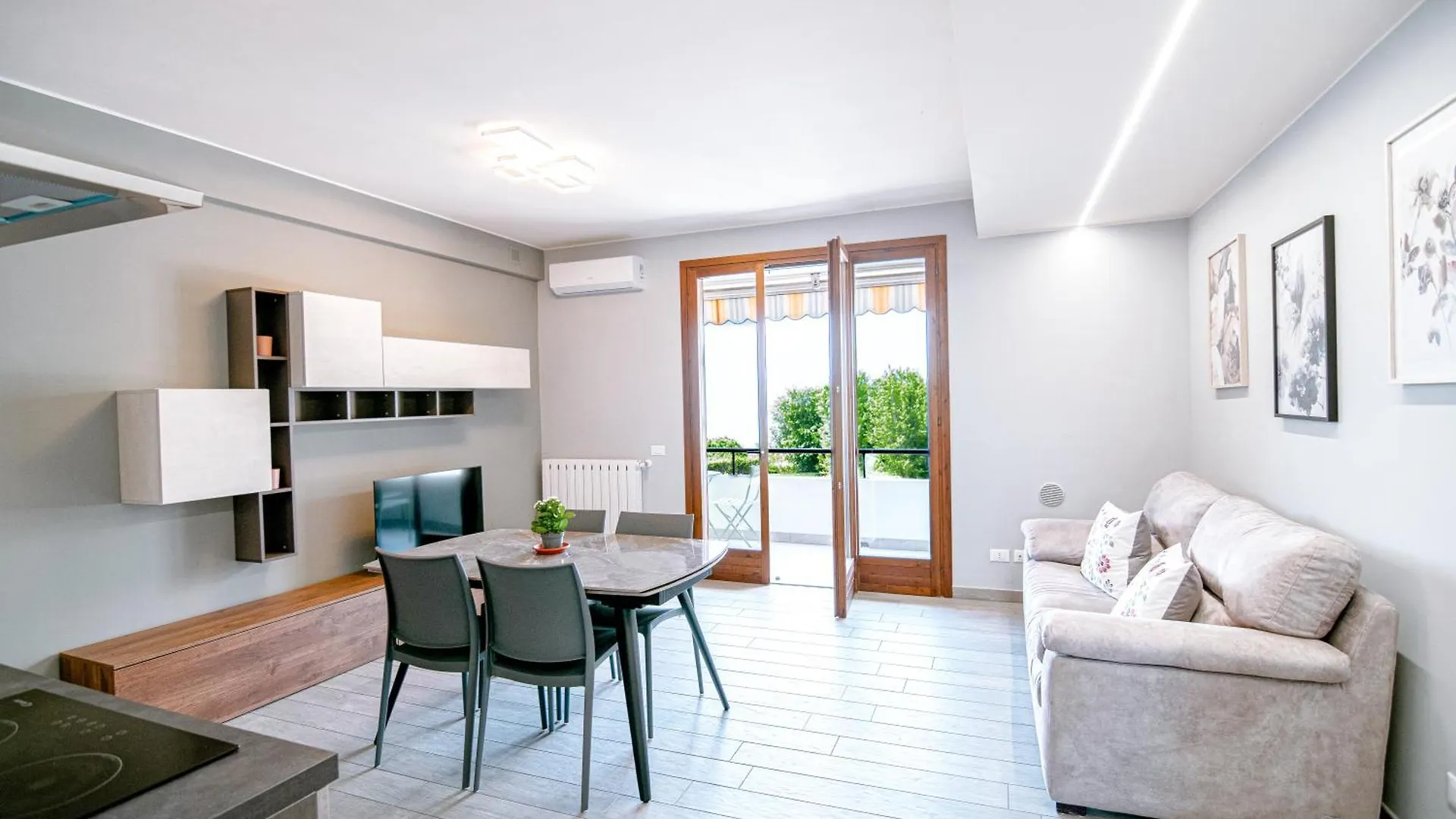 Appartement Balcone Vista Lago! Dimora Aurelia Con Piscina Desenzano del Garda Italie