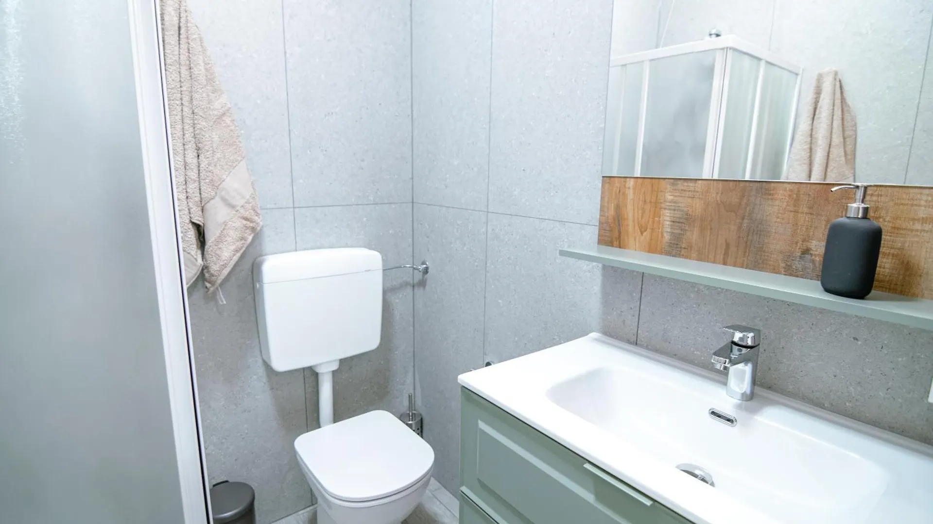 Appartement Balcone Vista Lago! Dimora Aurelia Con Piscina Desenzano del Garda