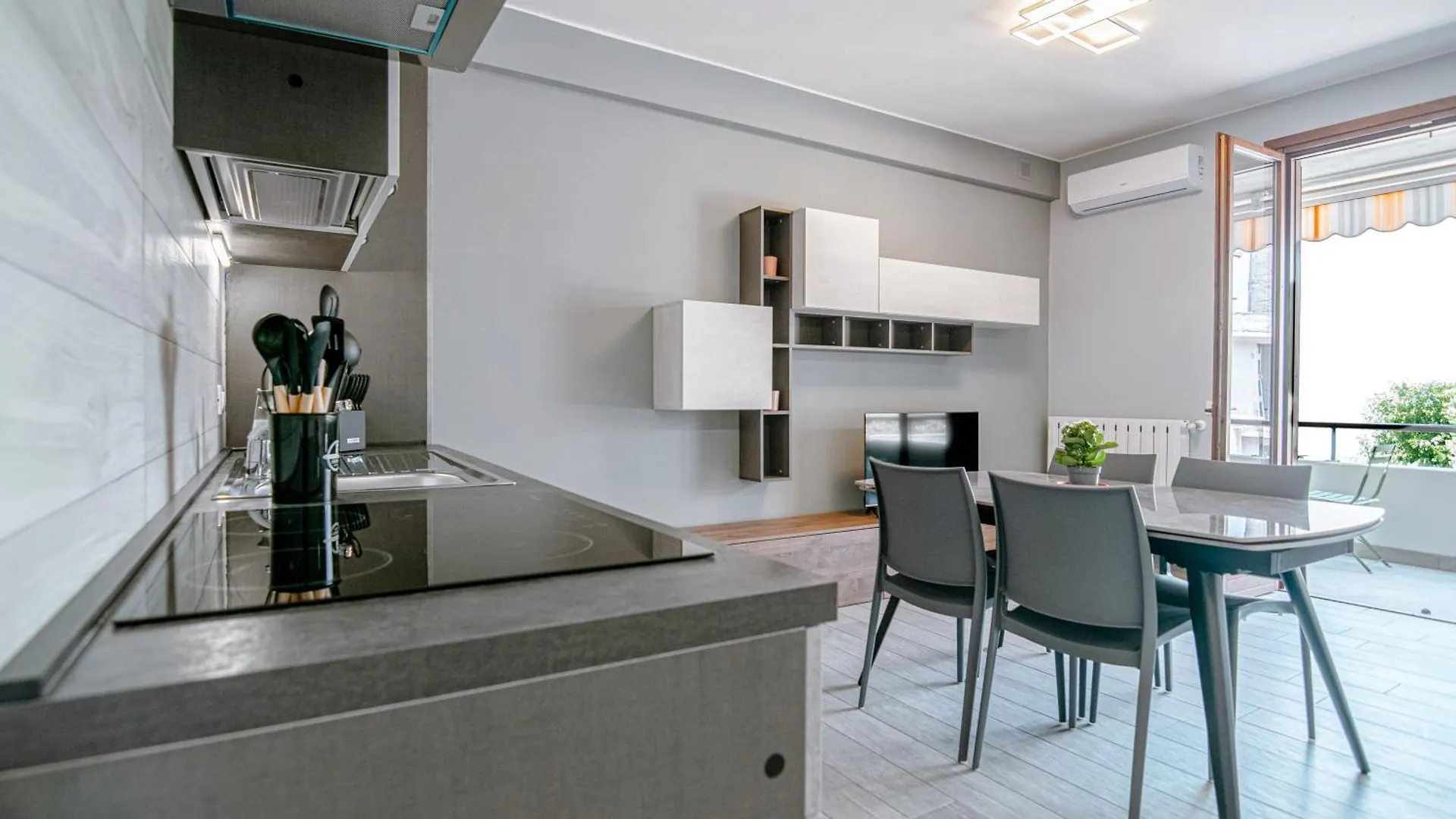 Balcone Vista Lago! Dimora Aurelia Con Piscina Desenzano del Garda Appartement