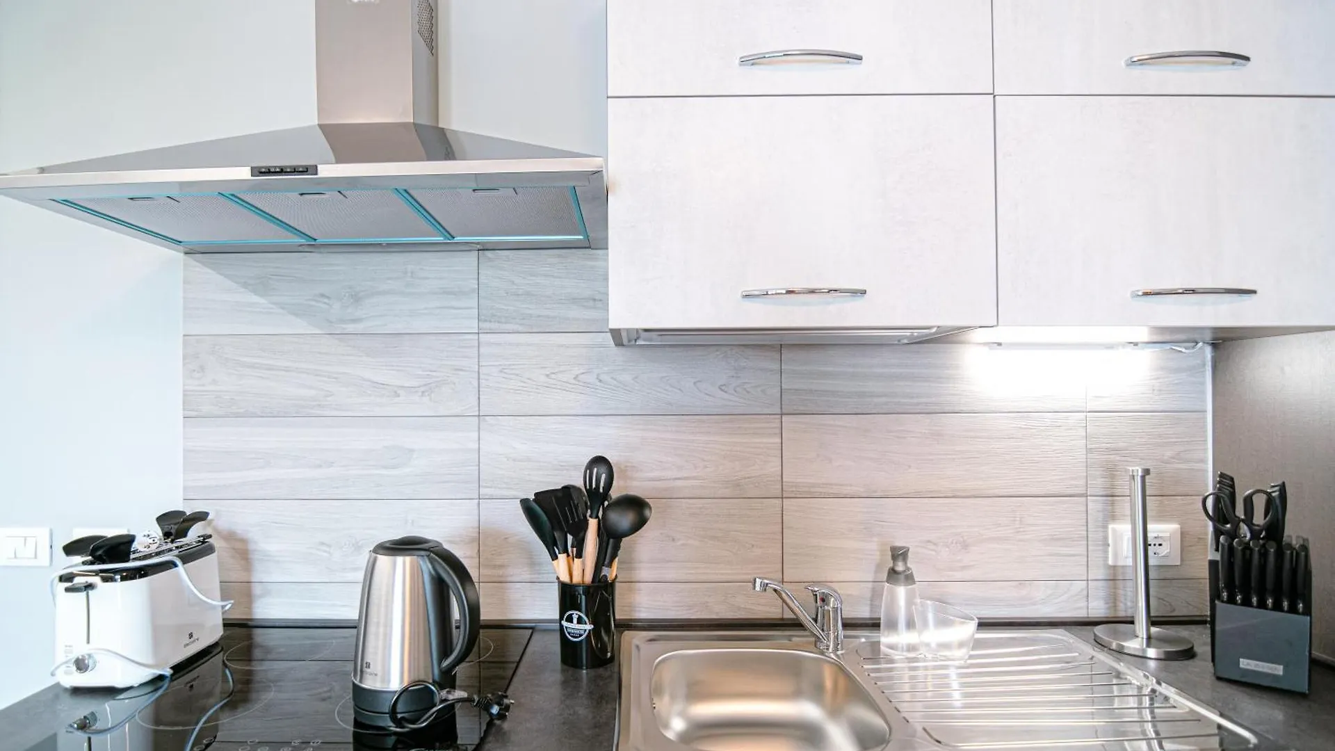 Appartement Balcone Vista Lago! Dimora Aurelia Con Piscina Desenzano del Garda Italie